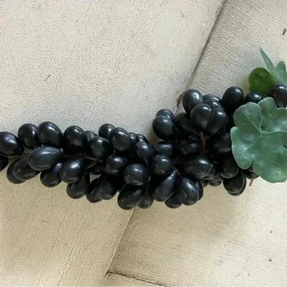 Vintage Cluster of Blackish Purple Large Bunch of Grapes - Picture 5 of 6